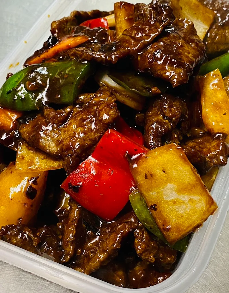 Beef in black bean sauce with red and green peppers and onions from New Hakka Takeaway