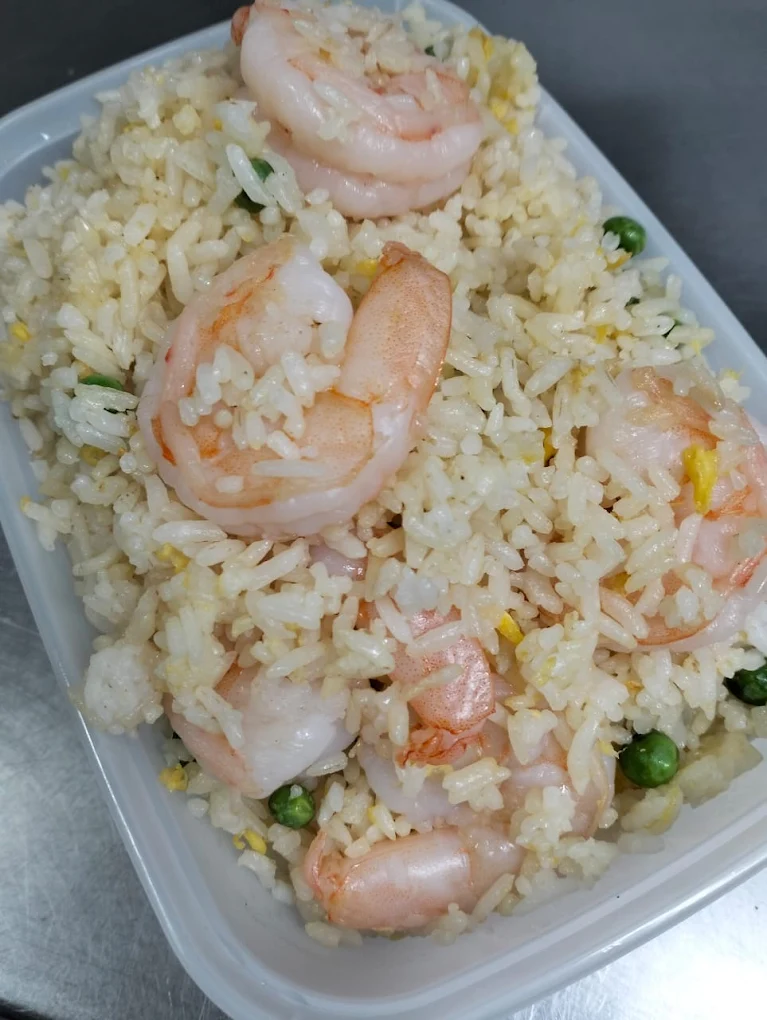 King prawn fried rice with peas and egg